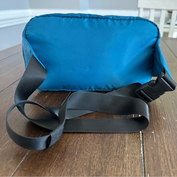 Travelon RFID waistpack - Picture 2 of 14